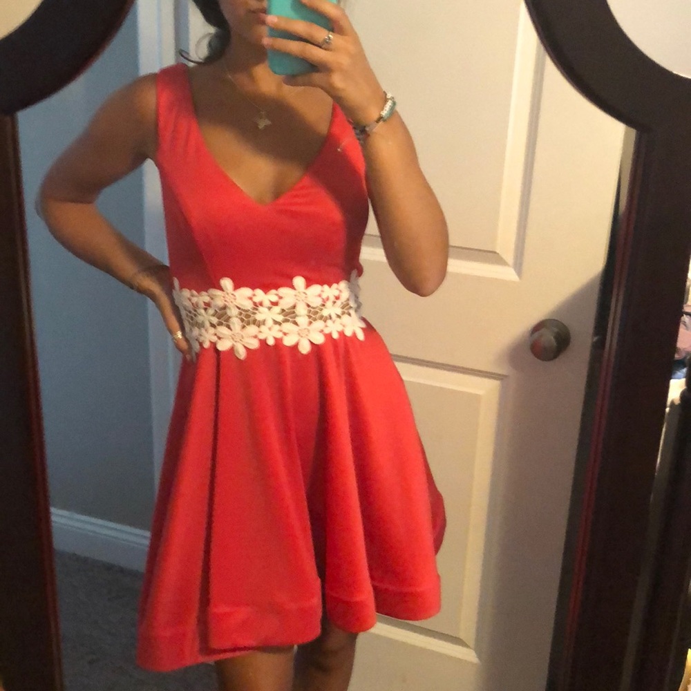 Super cute flowy dress